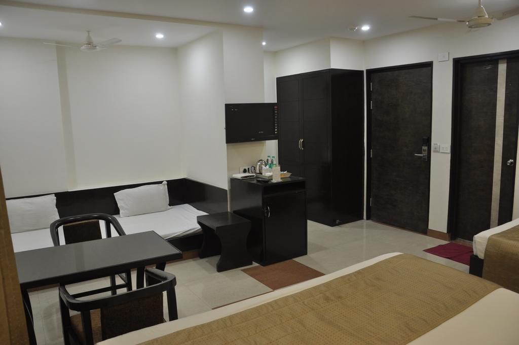 ホテル Genx Usha Kiran Agra アーグラ 部屋 写真