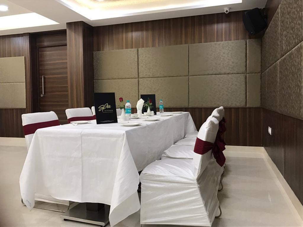 ホテル Genx Usha Kiran Agra アーグラ エクステリア 写真